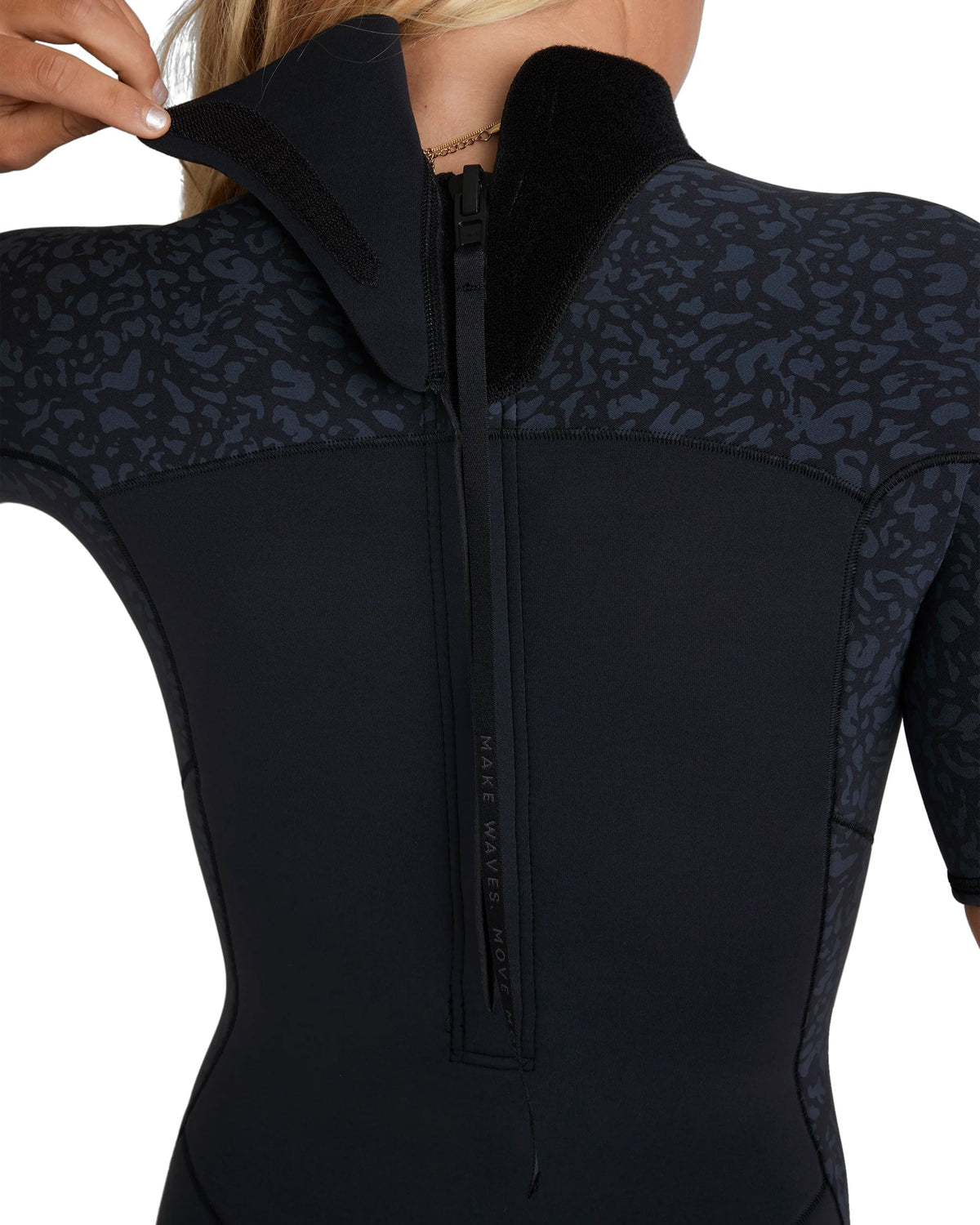 Roxy Women's 2.0 Swell Natural Back Zip Short Sleeve Spring Wetsuit - Animal Print – alternate view 2